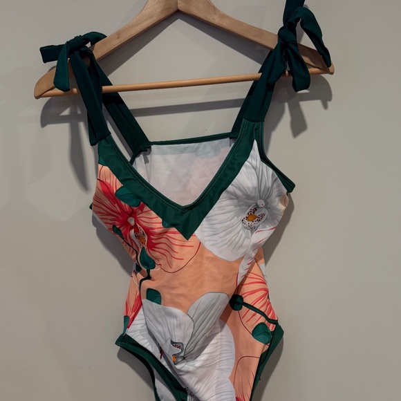 Floral bathing suit w/coverup - Picture 1 of 6